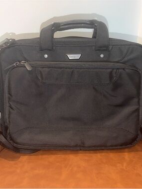 Targus Expandable Black Nylon Carry-On Laptop Bag Briefcase excellent